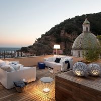 Séjour Al Fresco sur la côte amalfitaine avec l'éclairage extérieur de Vibia
