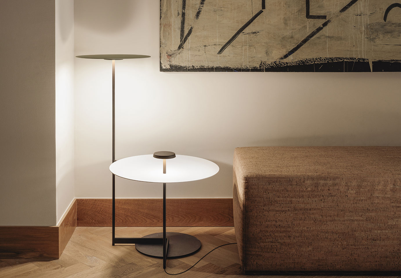Tussen Citroen rand Layers of Light: Introducing the Flat Floor Lamp | Vibia