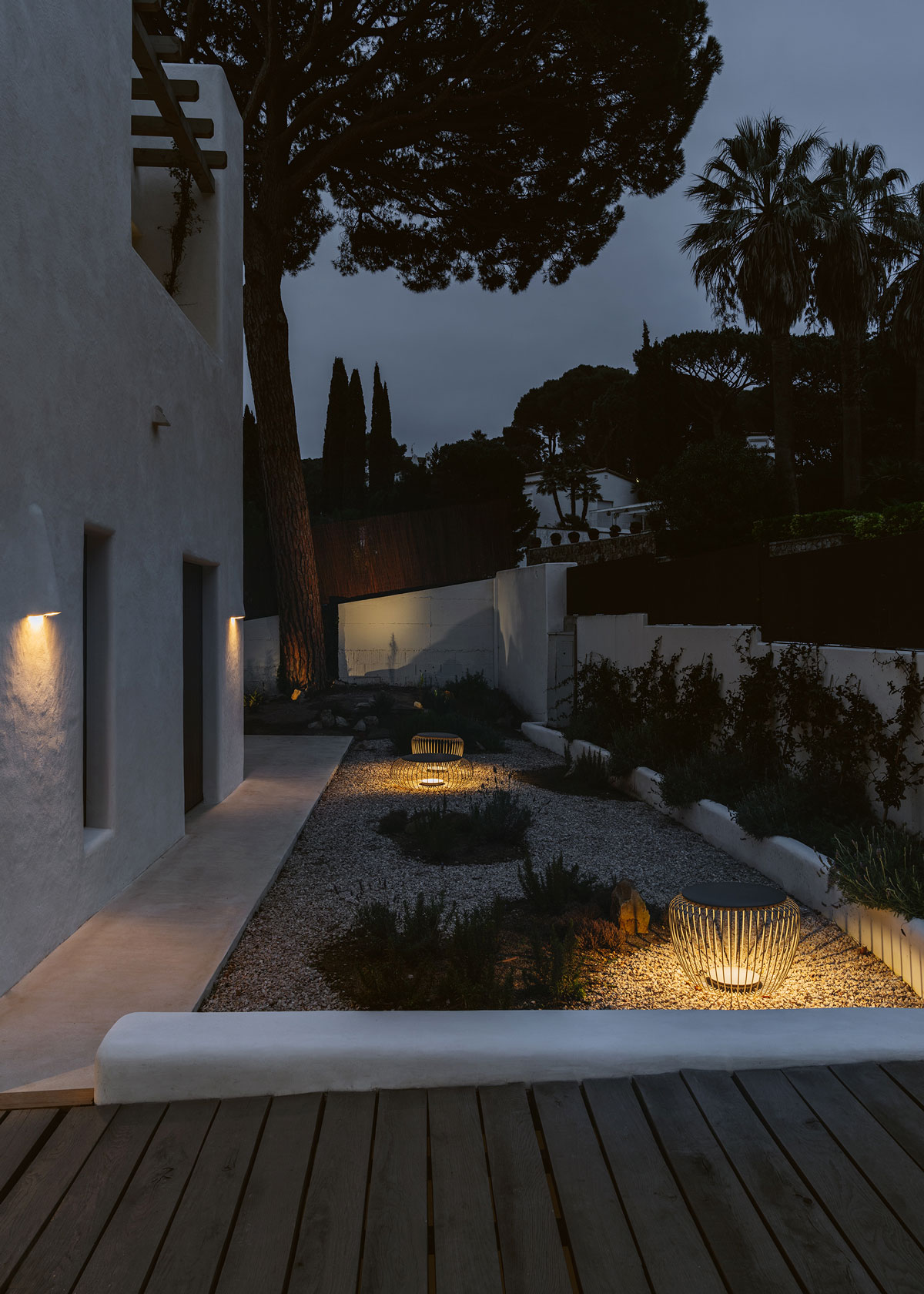 Vibia The Edit - Outdoor collection complements the organic architecture - Meridiano